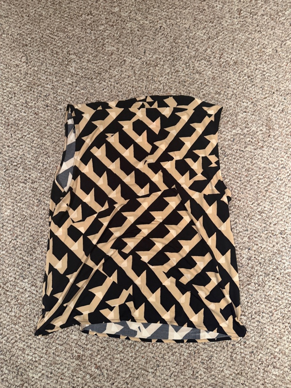 Chaus Black and Beige Geometric Print Sleeveless Camisole - Picture 4 of 4